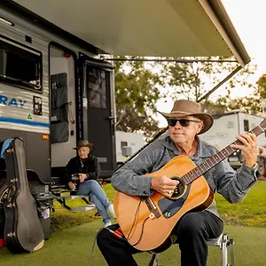 https://landsborough-pines-caravan-park.queenslandhotels.net